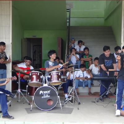 Peralatan Band